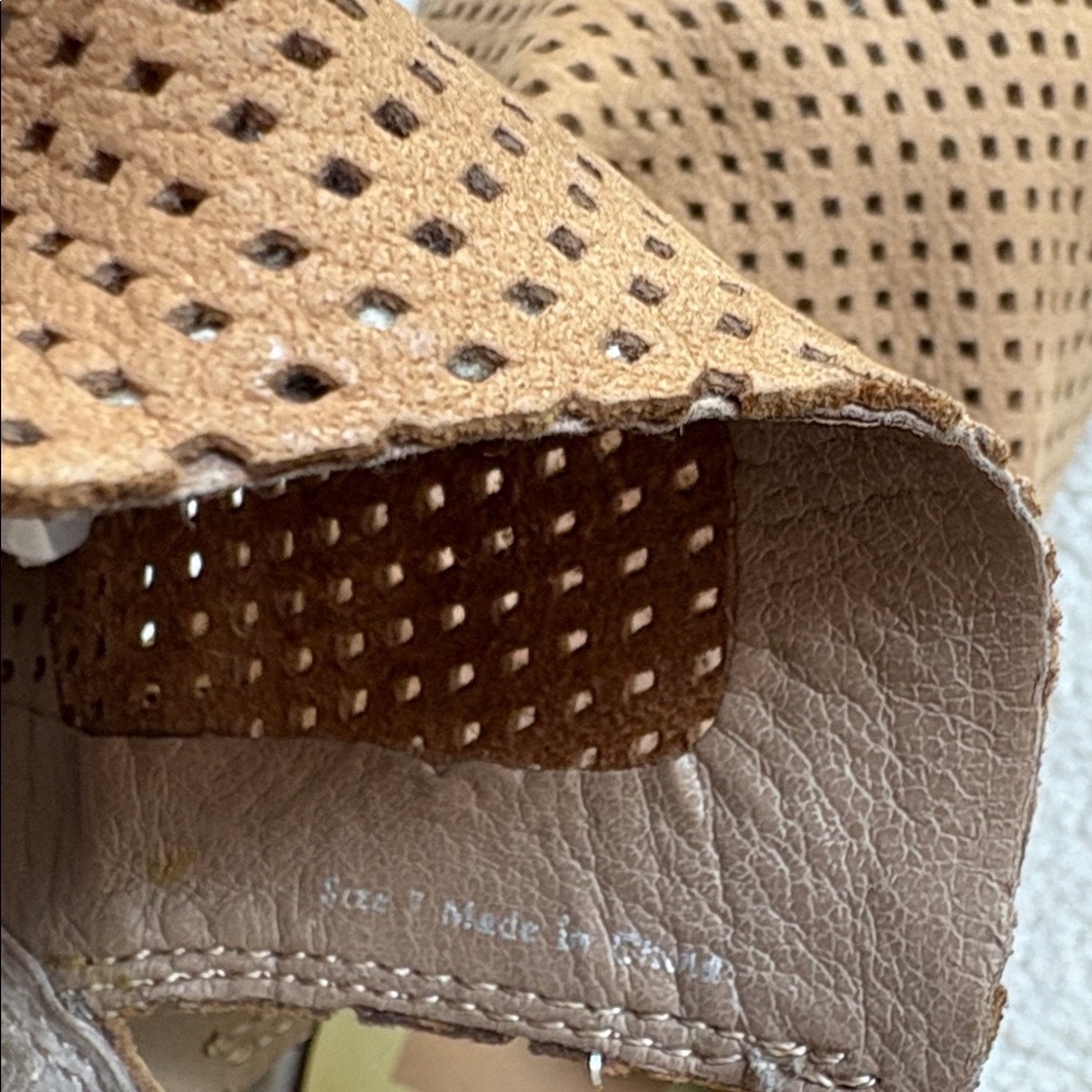 Dolce Vita Sonya Perforate Taupe Suede Ankle Bootie 7 GUC - Picture 7 of 9